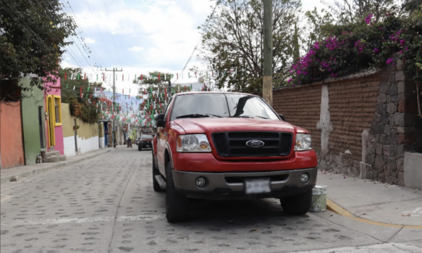 What happened to the yellow curb project in Ajijic?